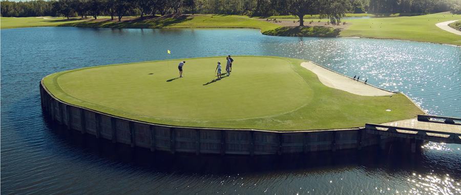 Island green on the golf course at Evermore / Grand Cypress